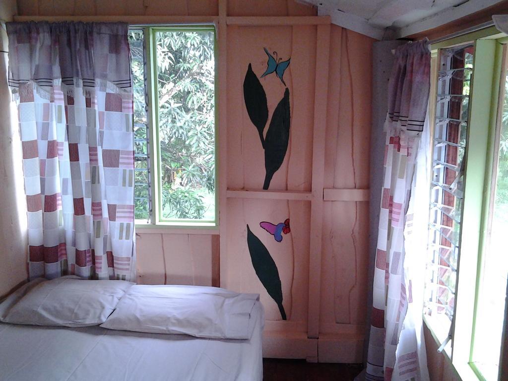 La Ballena Roja Guest House And Cafe Uvita Εξωτερικό φωτογραφία